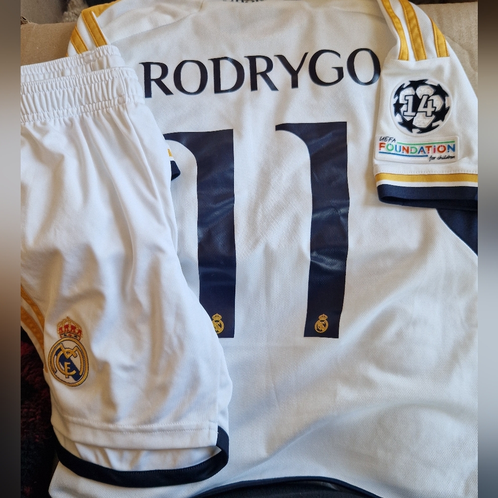 22-23 Authentic Real Madrid kit